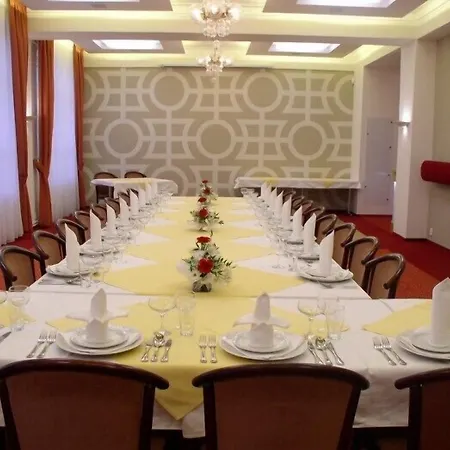 Mini Akord 酒店 俄斯特拉发